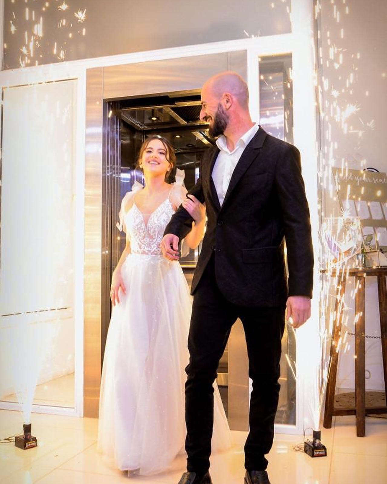 Entrada de novios con bengalas