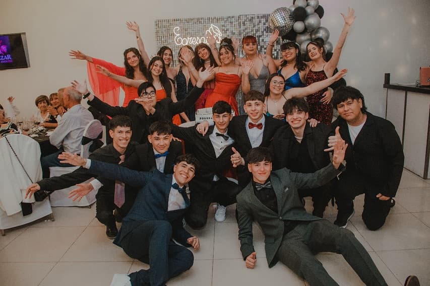 Foto grupal de egresados